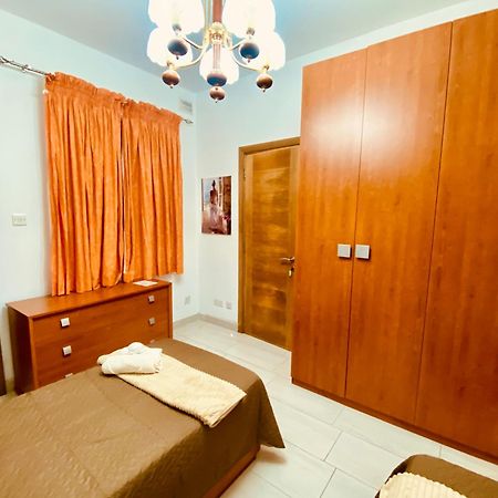 Bugibba Central Modern Apartment Сейнт Полс Бей Екстериор снимка