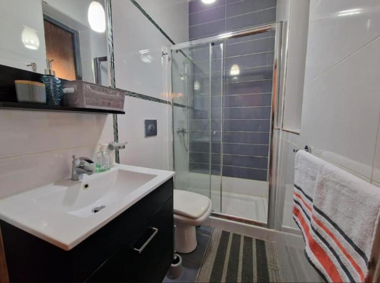 Bugibba Central Modern Apartment Сейнт Полс Бей Екстериор снимка