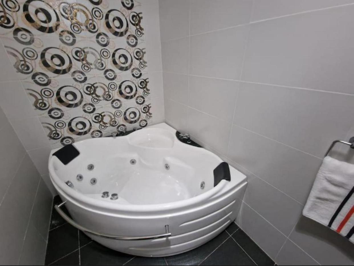 Bugibba Central Modern Apartment Сейнт Полс Бей Екстериор снимка