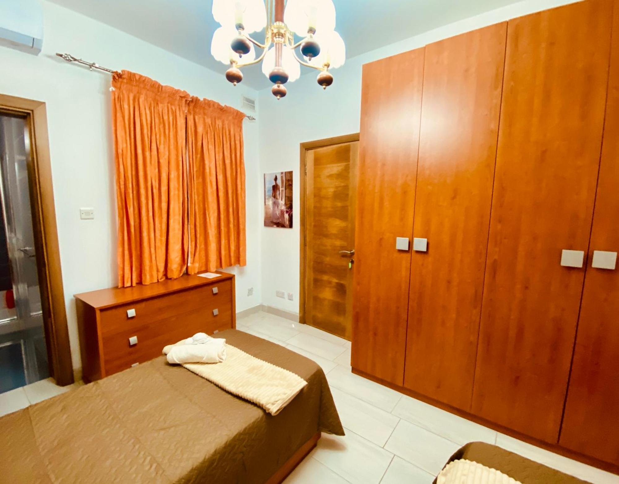 Bugibba Central Modern Apartment Сейнт Полс Бей Екстериор снимка