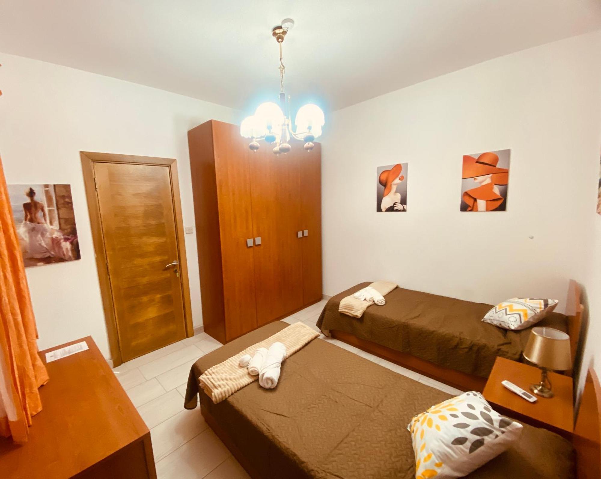 Bugibba Central Modern Apartment Сейнт Полс Бей Екстериор снимка