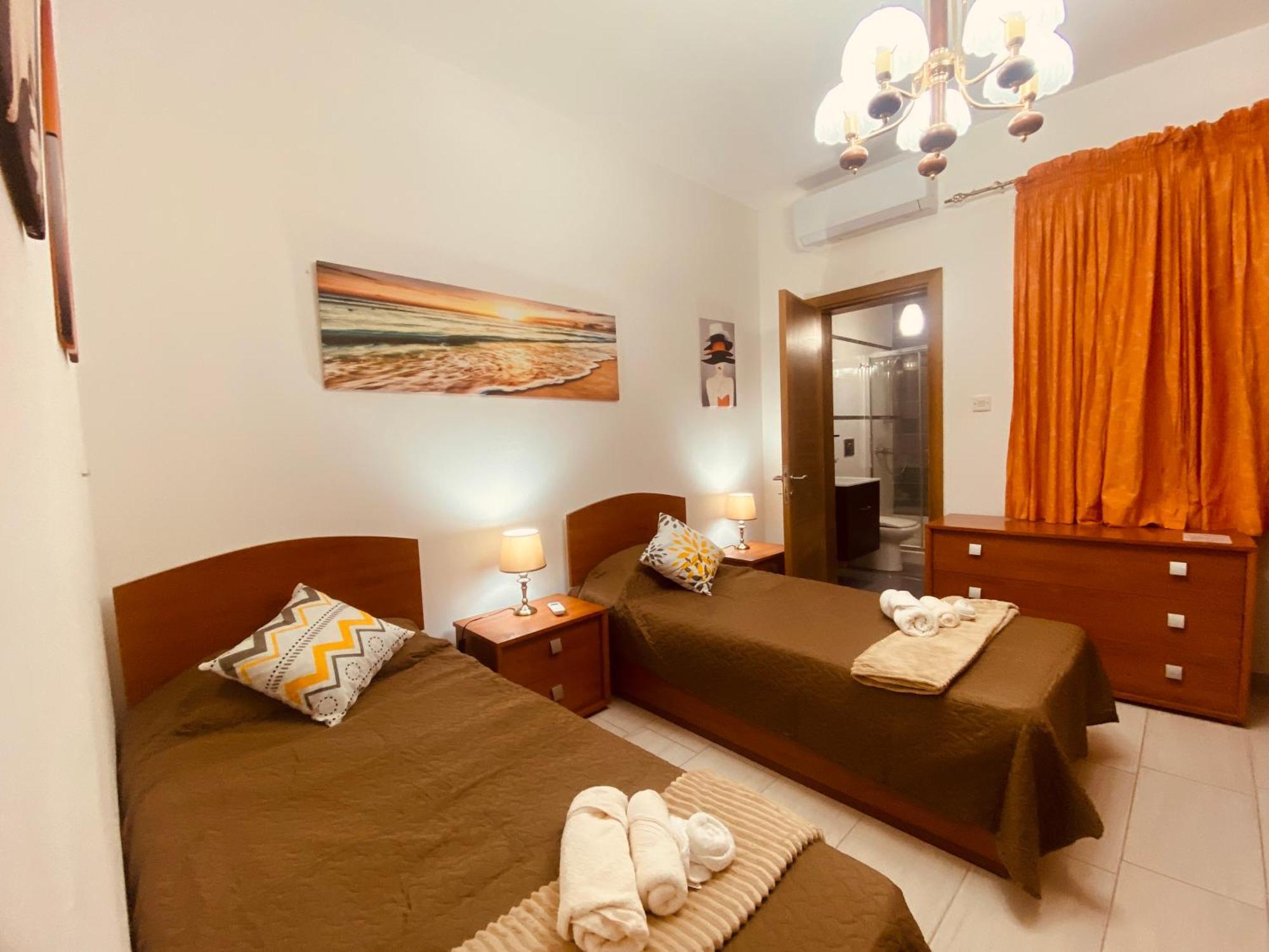 Bugibba Central Modern Apartment Сейнт Полс Бей Екстериор снимка