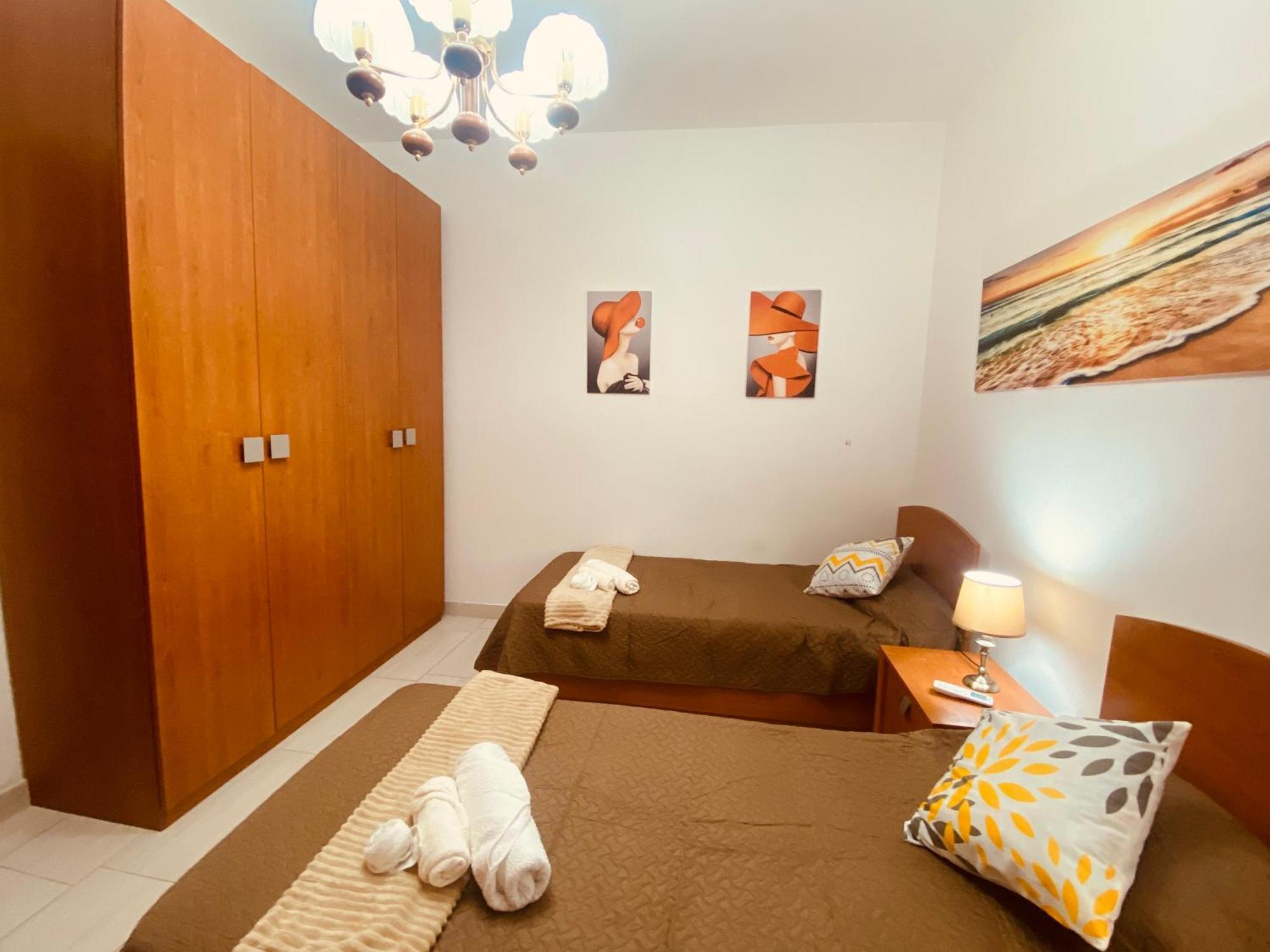 Bugibba Central Modern Apartment Сейнт Полс Бей Екстериор снимка