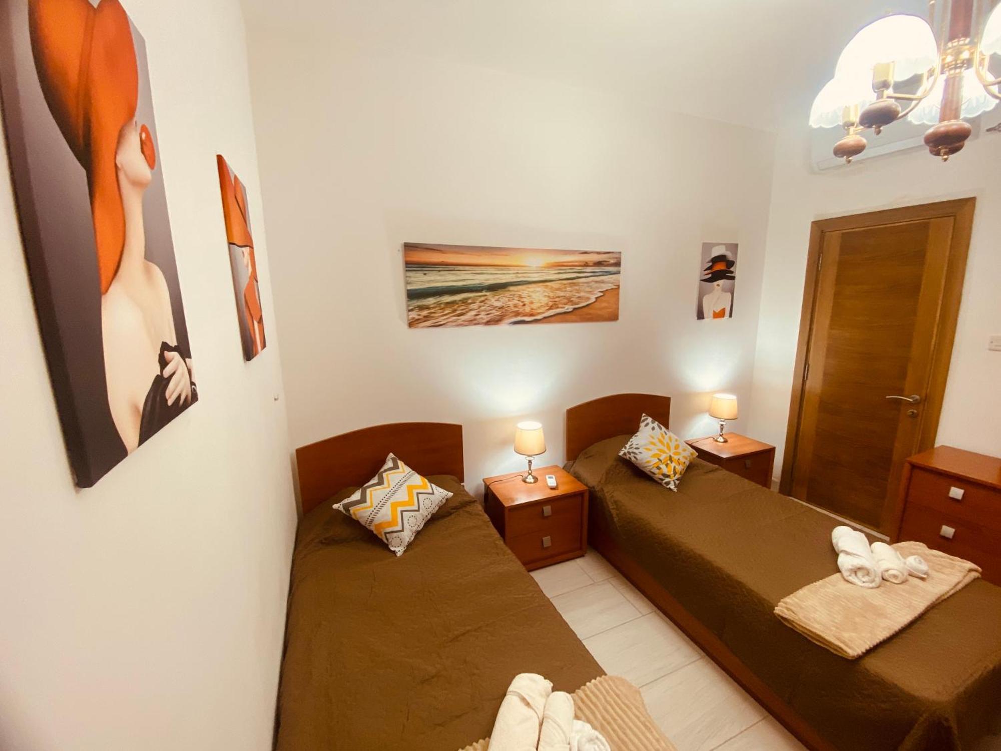 Bugibba Central Modern Apartment Сейнт Полс Бей Екстериор снимка