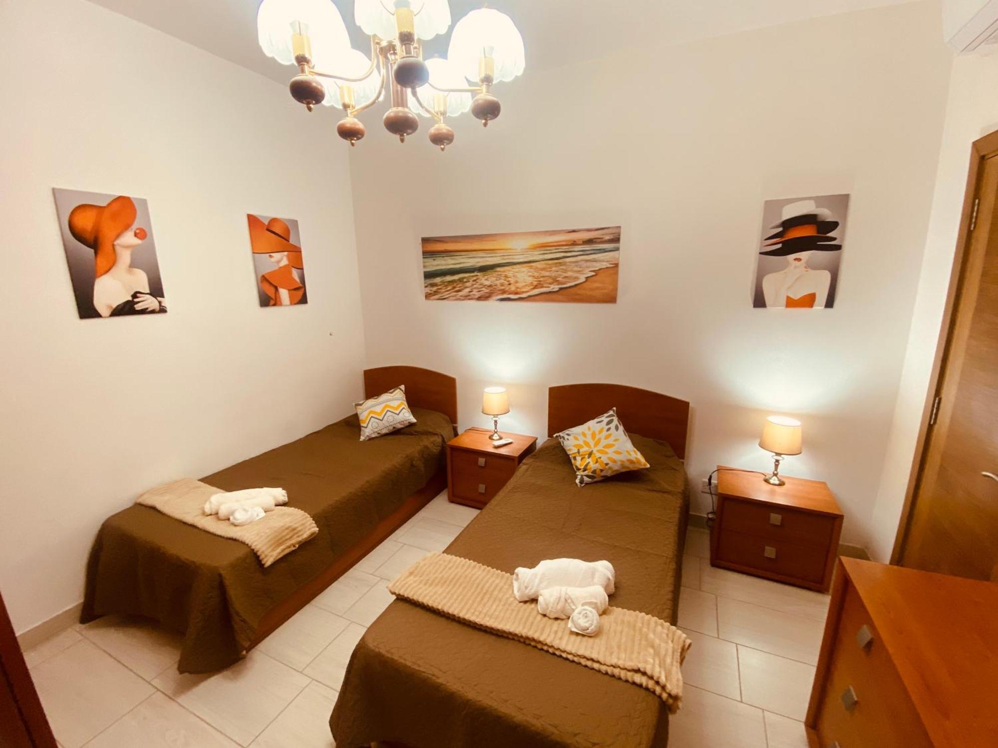 Bugibba Central Modern Apartment Сейнт Полс Бей Екстериор снимка