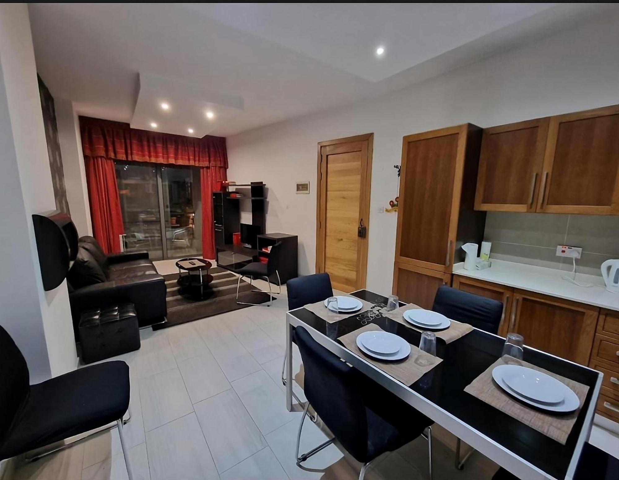 Bugibba Central Modern Apartment Сейнт Полс Бей Екстериор снимка